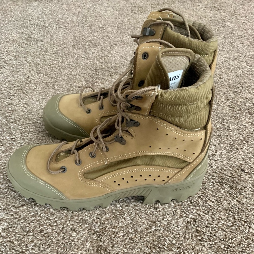 Bates tan combat boots, mens 11.5R, desert boots